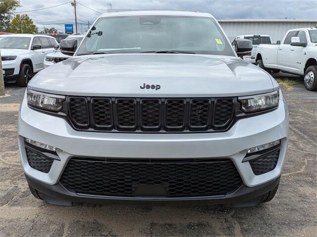 new 2025 Jeep Grand Cherokee car, priced at $41,528