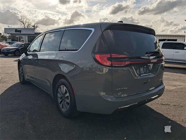 new 2025 Chrysler Pacifica Hybrid car, priced at $48,020