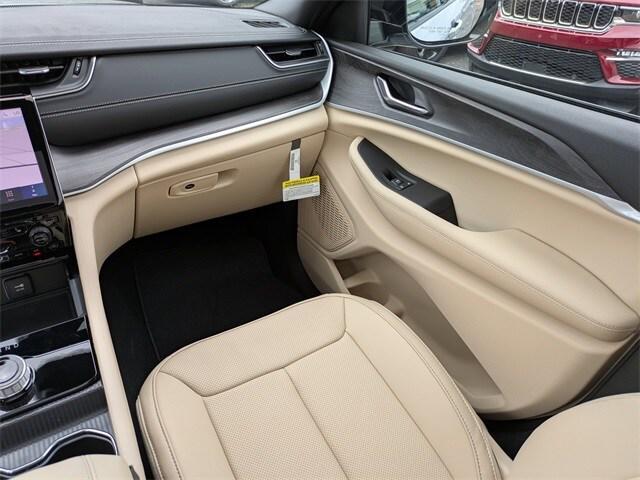 new 2025 Jeep Grand Cherokee L car, priced at $49,354