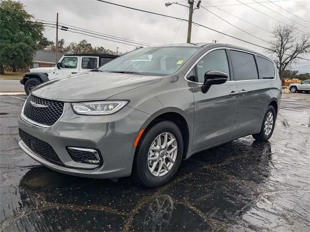 new 2025 Chrysler Pacifica car, priced at $42,408