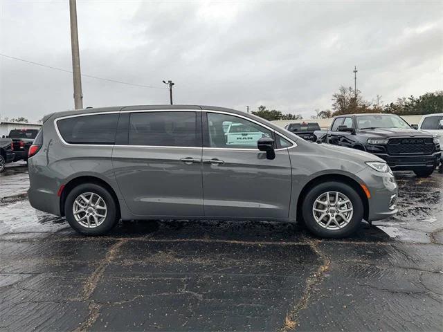 new 2025 Chrysler Pacifica car, priced at $42,408