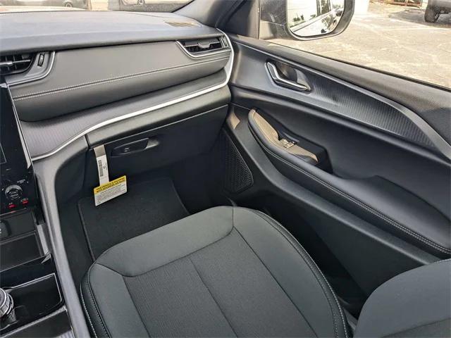 new 2025 Jeep Grand Cherokee car, priced at $37,509