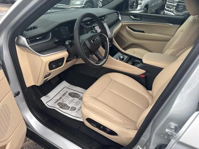 new 2025 Jeep Grand Cherokee car, priced at $48,048