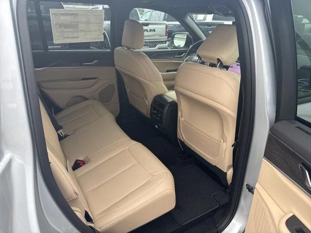 new 2025 Jeep Grand Cherokee car, priced at $48,048
