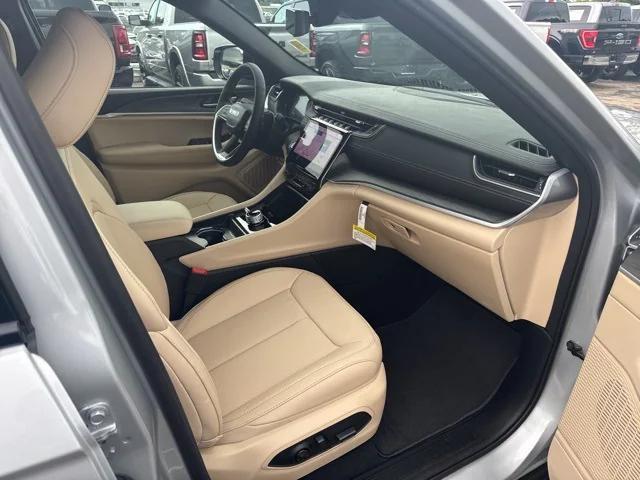 new 2025 Jeep Grand Cherokee car, priced at $48,048