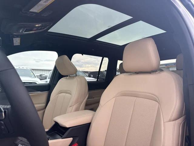 new 2025 Jeep Grand Cherokee car, priced at $48,048
