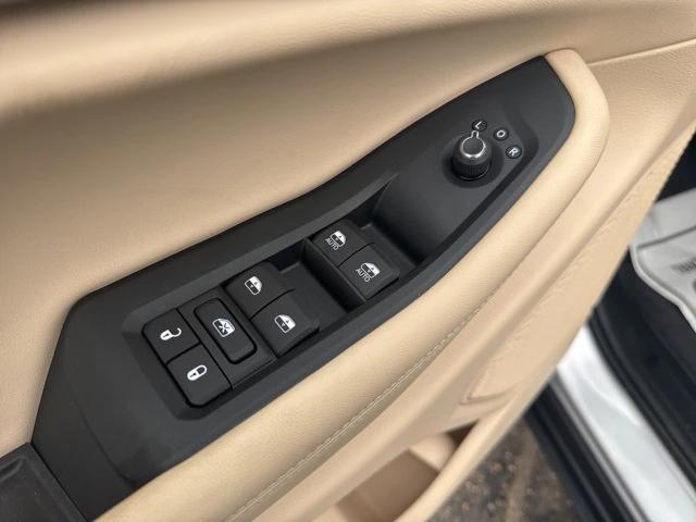 new 2025 Jeep Grand Cherokee car, priced at $48,048