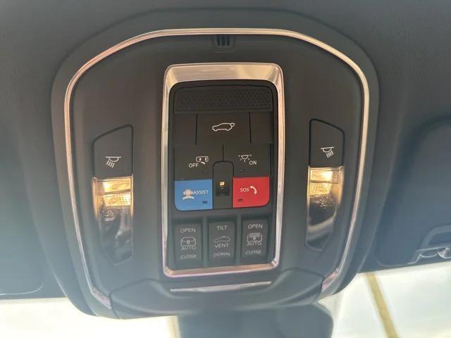 new 2025 Jeep Grand Cherokee car, priced at $48,048