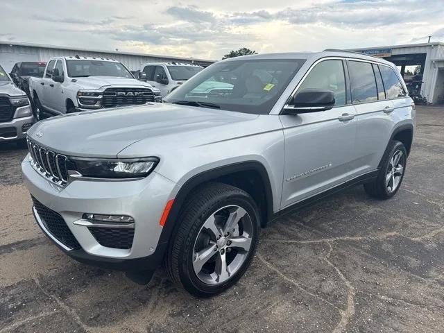 new 2025 Jeep Grand Cherokee car, priced at $48,048