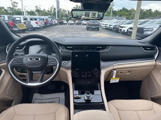 new 2025 Jeep Grand Cherokee car, priced at $48,048