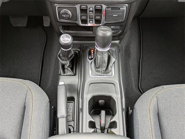 new 2025 Jeep Gladiator car, priced at $39,986