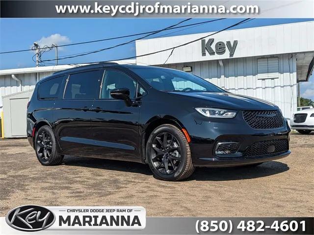 new 2024 Chrysler Pacifica car, priced at $42,026