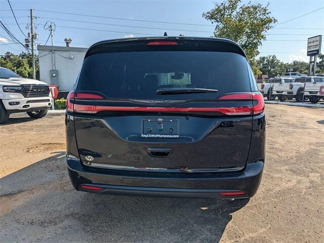 new 2024 Chrysler Pacifica car, priced at $42,026