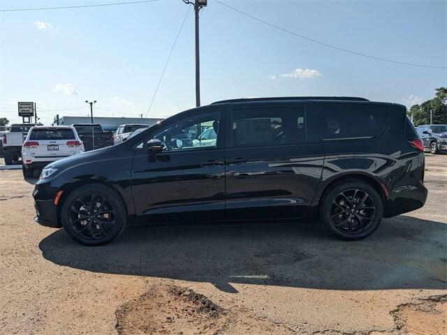 new 2024 Chrysler Pacifica car, priced at $42,026