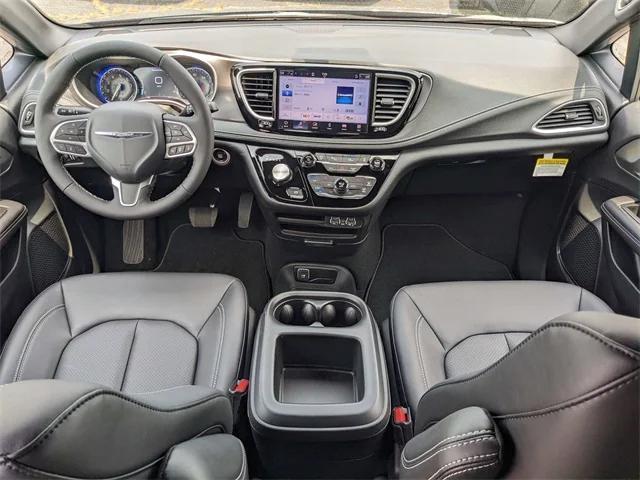 new 2025 Chrysler Pacifica car, priced at $40,450