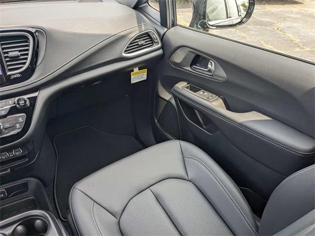 new 2025 Chrysler Pacifica car, priced at $40,450