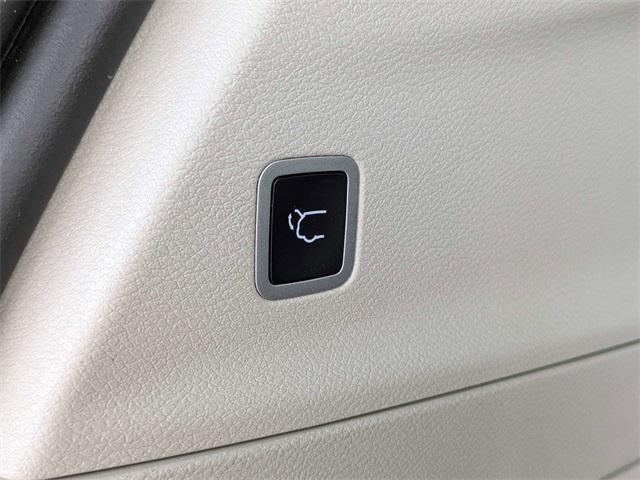 used 2022 Chrysler Pacifica car, priced at $23,995