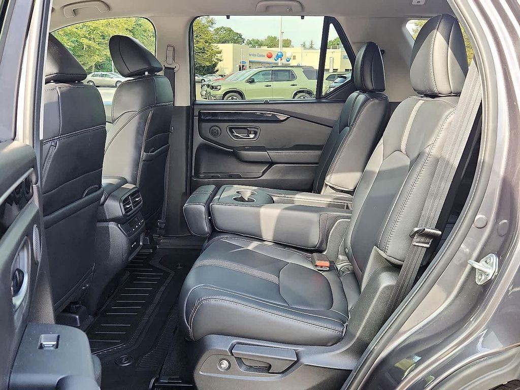 used 2025 Honda Pilot car, priced at $43,500