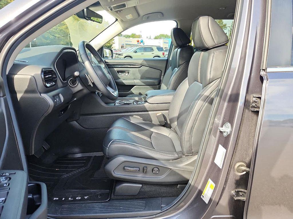 used 2025 Honda Pilot car, priced at $43,500