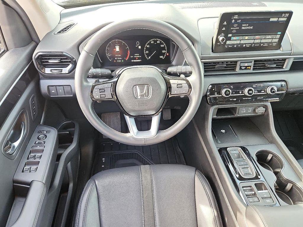 used 2025 Honda Pilot car, priced at $43,500