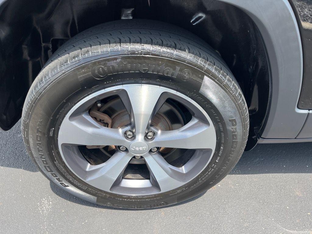used 2021 Jeep Cherokee car, priced at $26,336