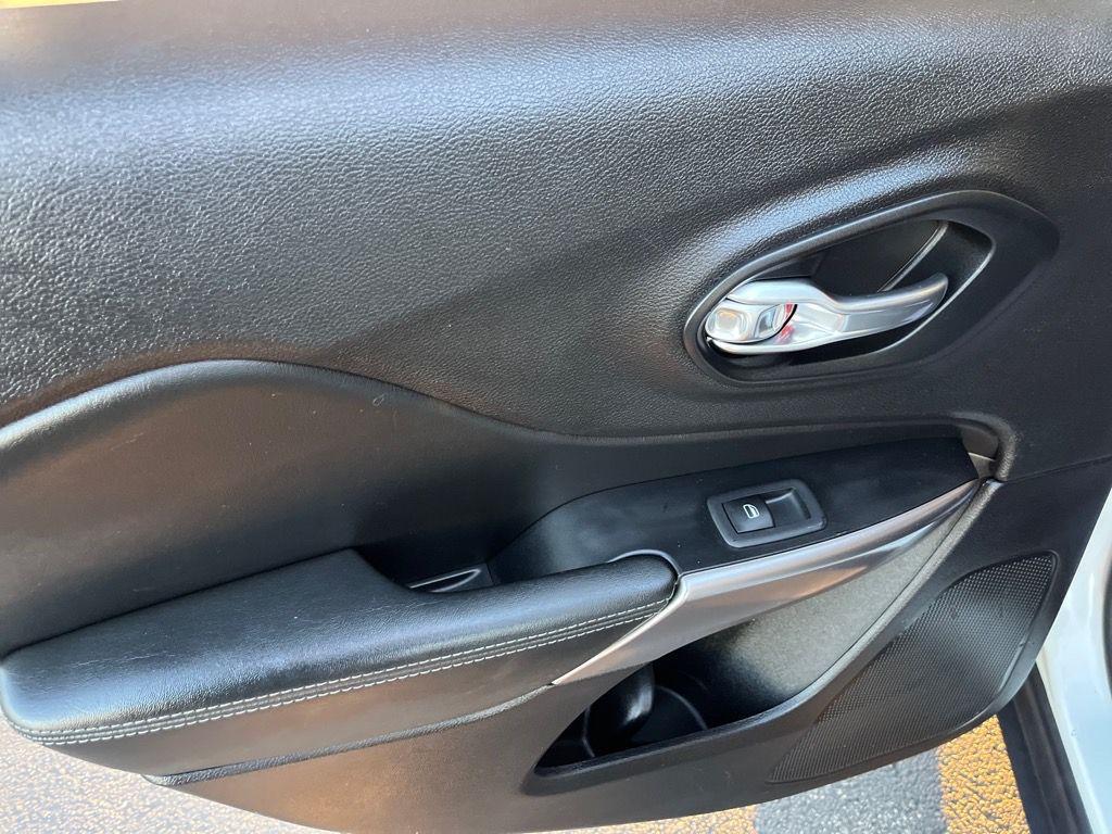 used 2022 Jeep Cherokee car, priced at $22,402