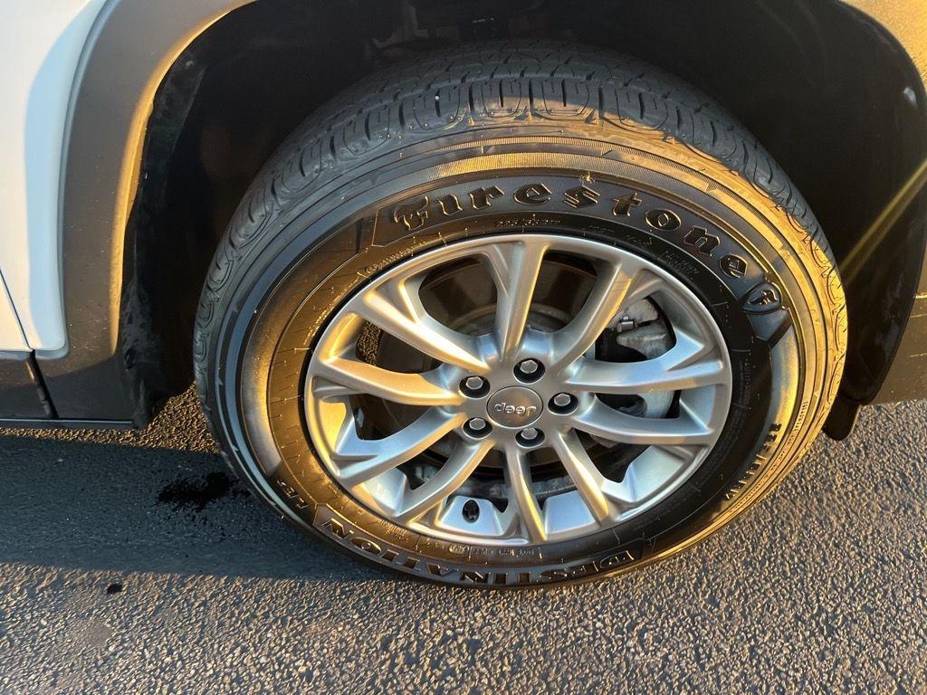 used 2022 Jeep Cherokee car, priced at $22,402