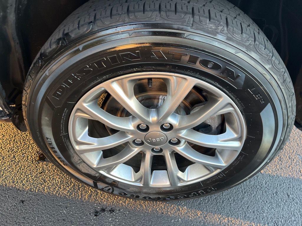 used 2022 Jeep Cherokee car, priced at $22,402