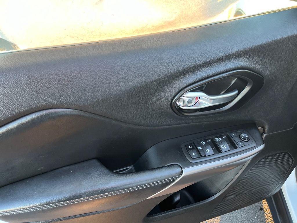 used 2022 Jeep Cherokee car, priced at $22,402