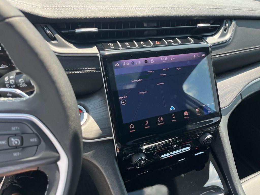 new 2025 Jeep Grand Cherokee car, priced at $44,698