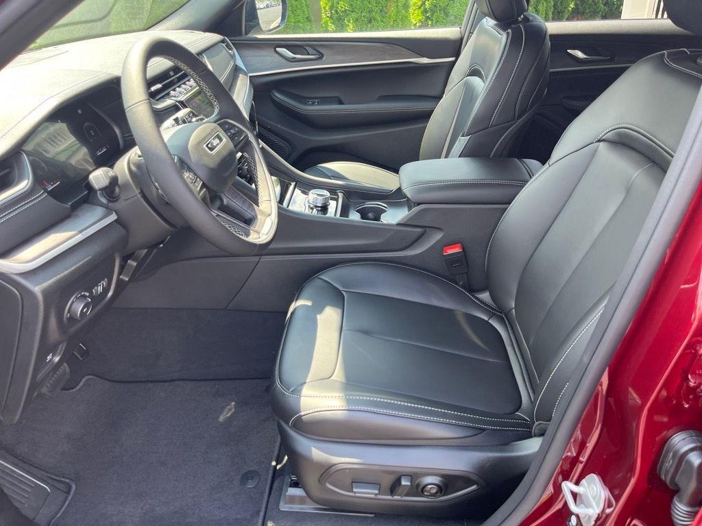 new 2025 Jeep Grand Cherokee car, priced at $44,698