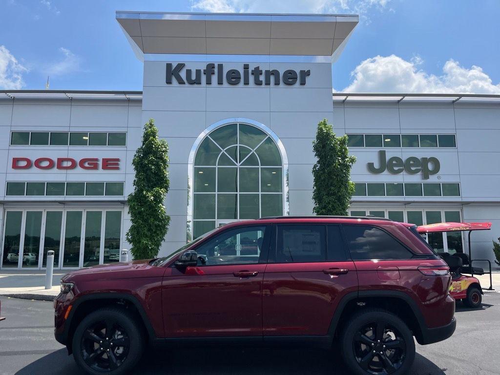 new 2025 Jeep Grand Cherokee car, priced at $44,208