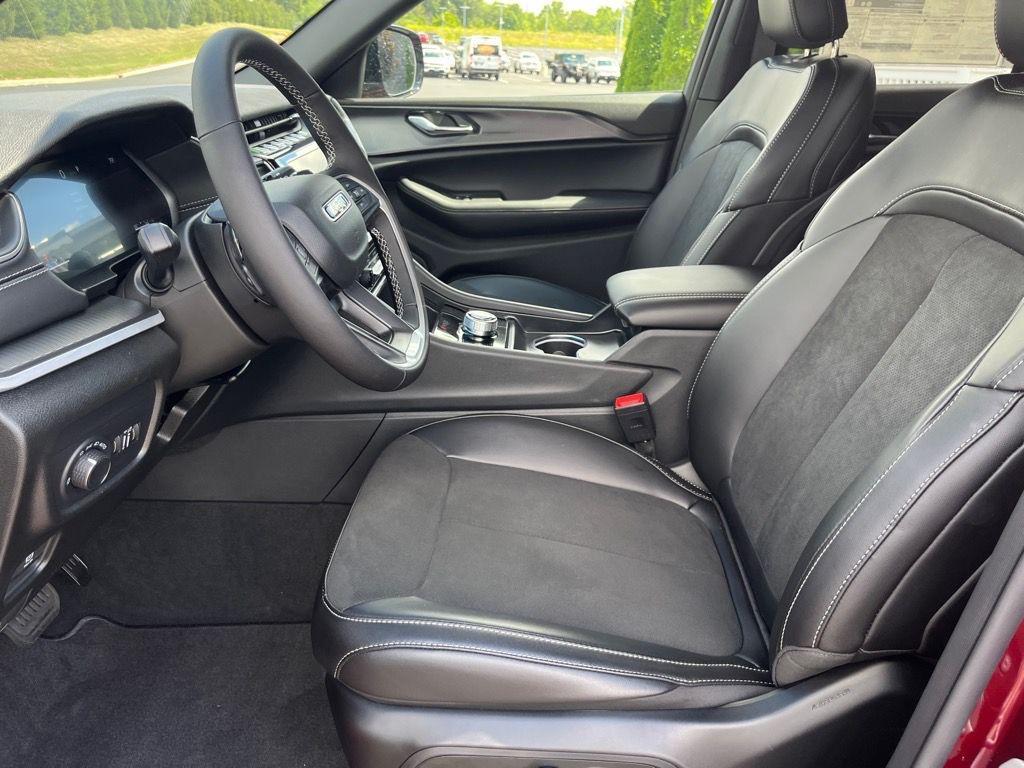 new 2025 Jeep Grand Cherokee car, priced at $43,373