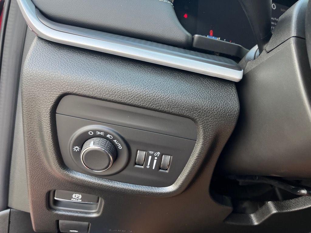 new 2025 Jeep Grand Cherokee car, priced at $43,373