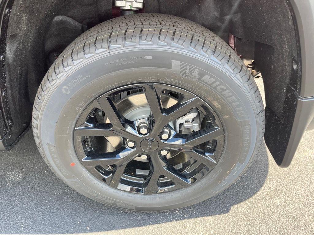 new 2025 Jeep Grand Cherokee car, priced at $43,373