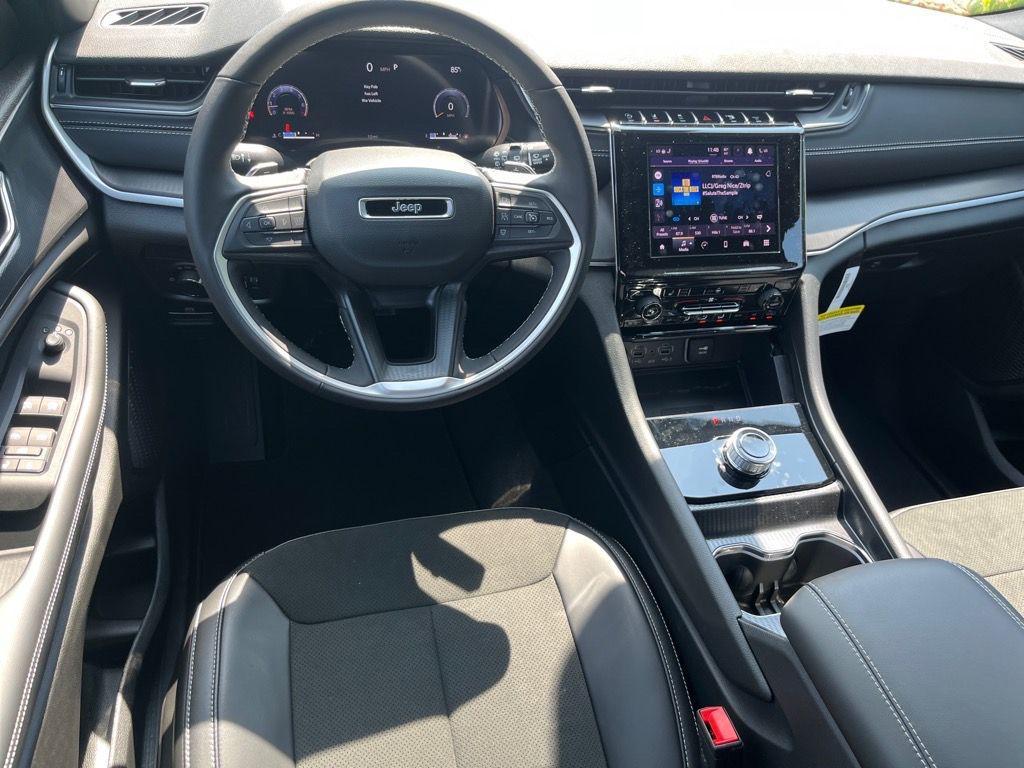 new 2025 Jeep Grand Cherokee car, priced at $42,003