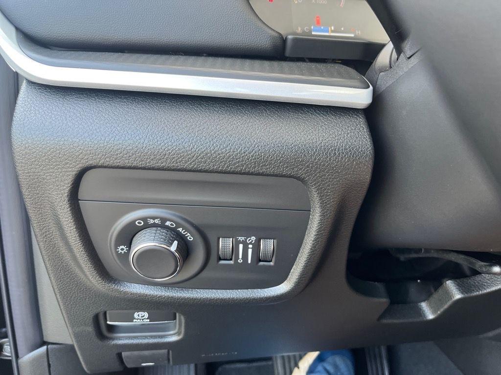 new 2025 Jeep Grand Cherokee car, priced at $42,003