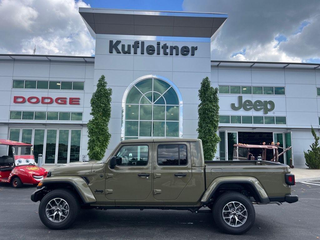 new 2025 Jeep Gladiator car, priced at $95,256