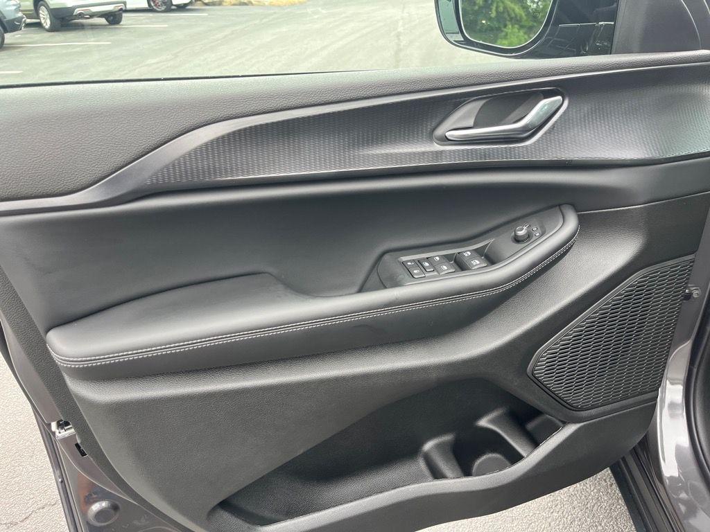 new 2025 Jeep Grand Cherokee L car, priced at $45,072