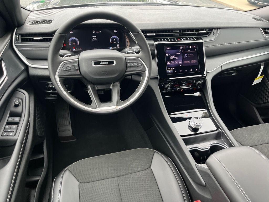 new 2025 Jeep Grand Cherokee L car, priced at $45,072