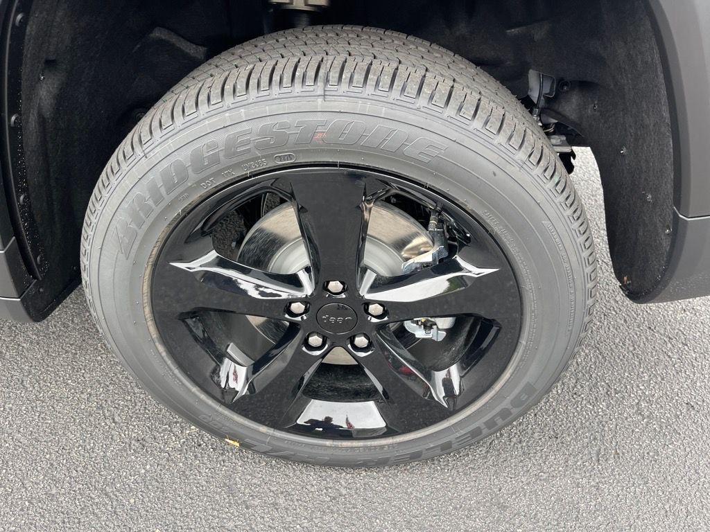 new 2025 Jeep Grand Cherokee L car, priced at $45,072