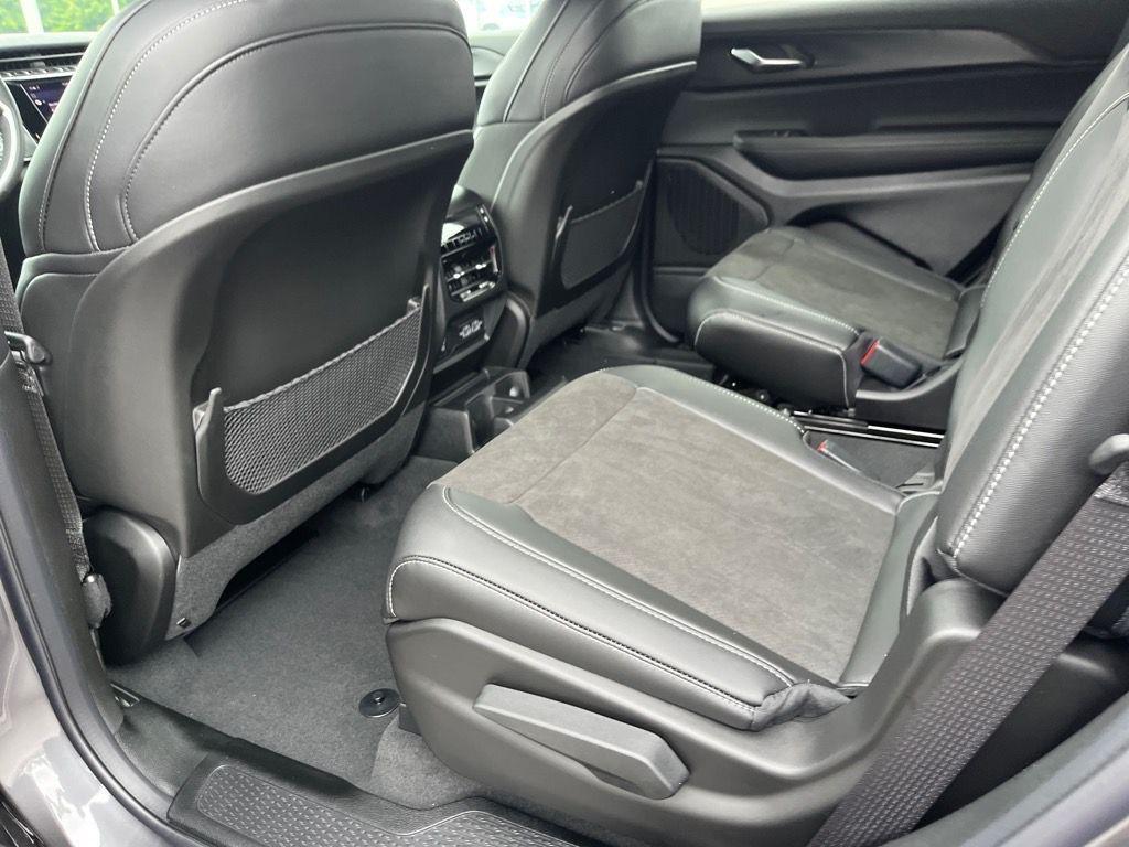 new 2025 Jeep Grand Cherokee L car, priced at $45,072