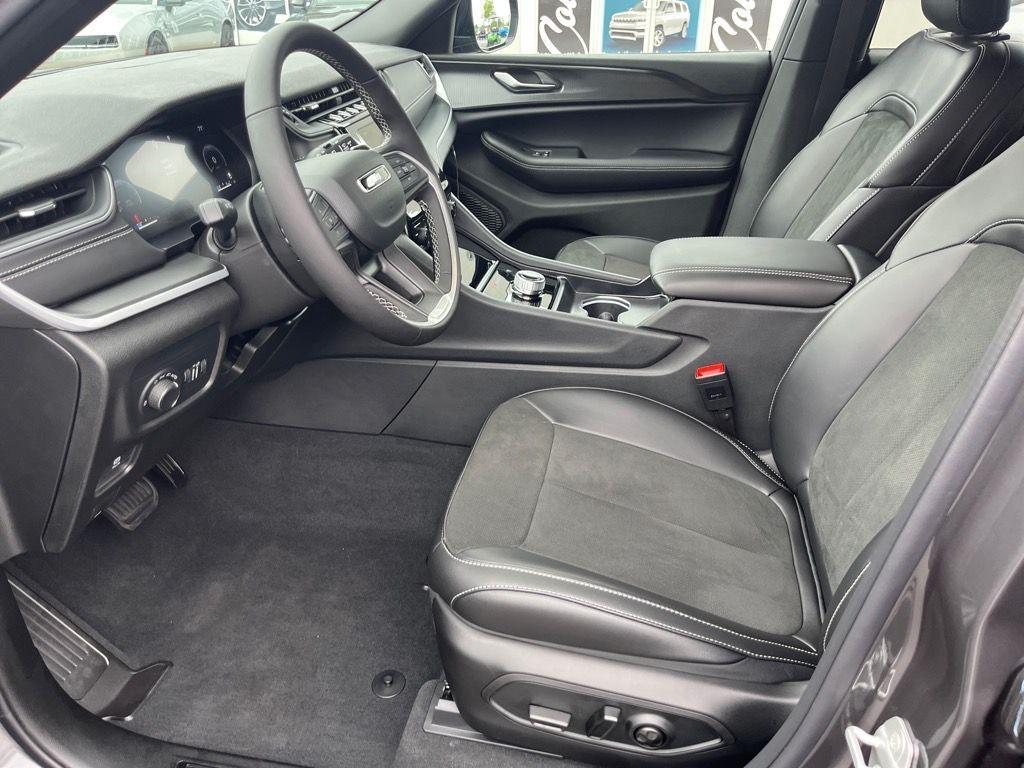 new 2025 Jeep Grand Cherokee L car, priced at $45,072