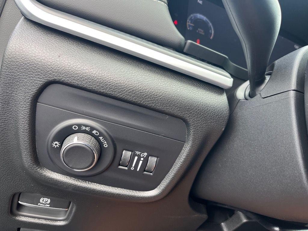 new 2025 Jeep Grand Cherokee car, priced at $40,777