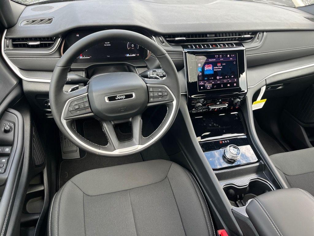new 2025 Jeep Grand Cherokee car, priced at $40,777