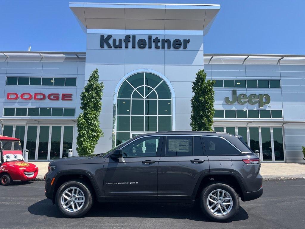 new 2025 Jeep Grand Cherokee car, priced at $39,215