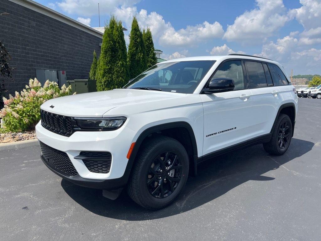 new 2025 Jeep Grand Cherokee car, priced at $37,855
