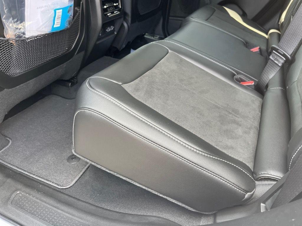 new 2025 Jeep Grand Cherokee car, priced at $37,855