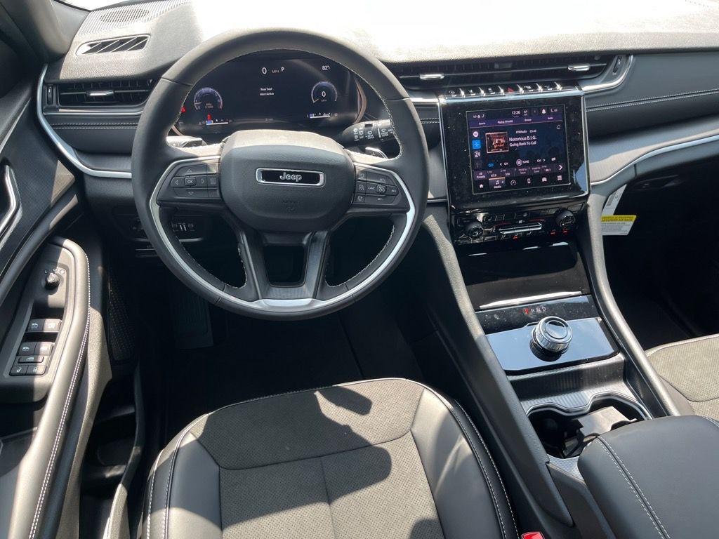 new 2025 Jeep Grand Cherokee car, priced at $37,855