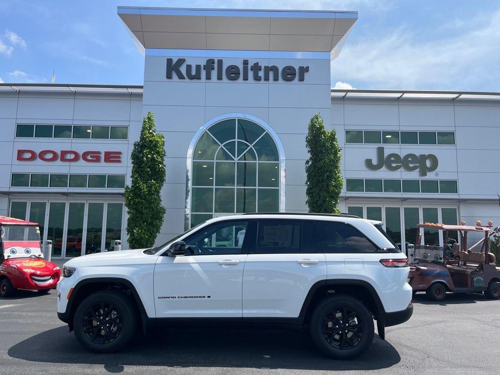 new 2025 Jeep Grand Cherokee car, priced at $37,855